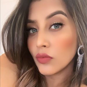 Meet your Posher, Januka